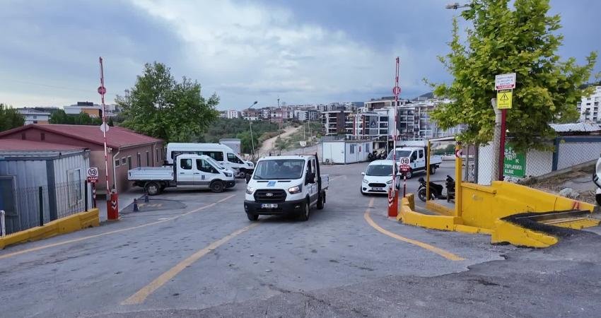 Kuşadası Belediyesi’nden geniş çaplı ilaçlama çalışması Kuşadası Belediyesi, Kurban Bayramı nedeniyle nüfusun arttığı ilçede sahil bandından