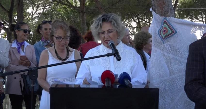 Kuşadası Kadınca Platformu tarafından Güvercinada Kalesi’nde düzenlenen "Bir İlmekte Bin