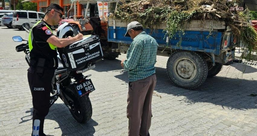 Kuşadası Belediyesi Zabıta Müdürlüğü ekipleri, Karaova Mahallesi’nde hafriyat taşıma sırasında