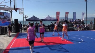Kuşadası Belediyesi tarafından 19 Mayıs Atatürk’ü Anma, Gençlik ve Spor