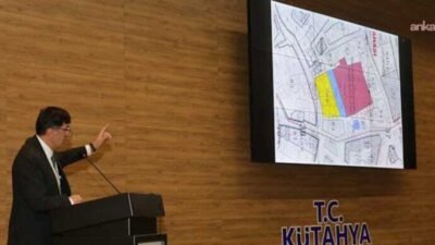 Kütahya Belediye Başkanı Eyüp Kahveci, pazar esnafıyla belediyenin konferans salonunda