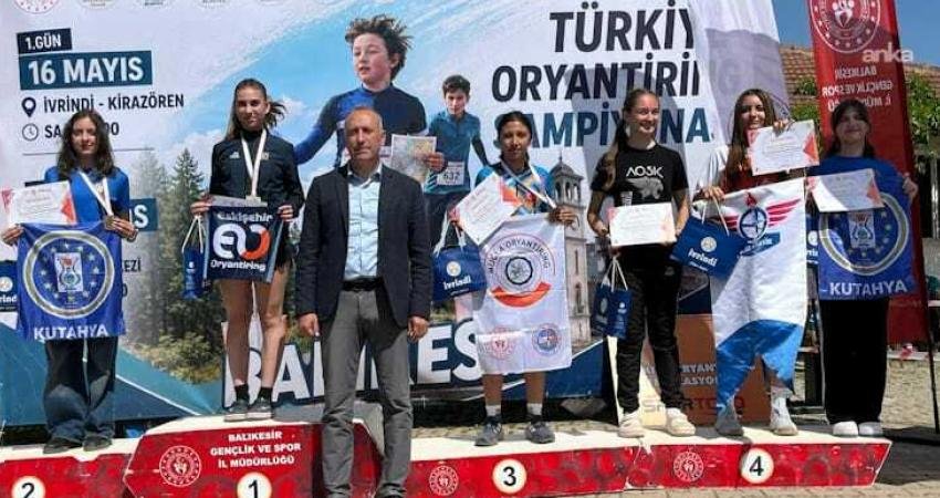 Kütahya Belediyespor, Balıkesir’den üçüncülük ile döndü Kütahya Belediyespor, Balıkesir’de düzenlenen U14 Türkiye Oryantiring Şampiyonası’nda K14 A