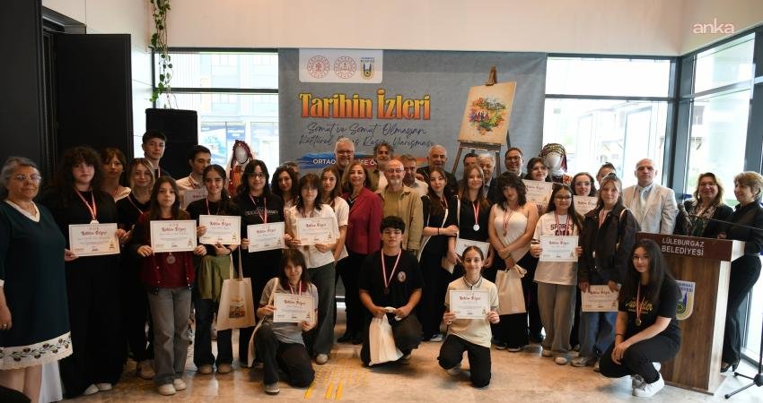 Lüleburgaz’da “Tarihin İzleri” resim yarışmasının ödülleri verildi Lüleburgaz Belediyesi, İl Milli Eğitim Müdürlüğü ve İl Kültür ve