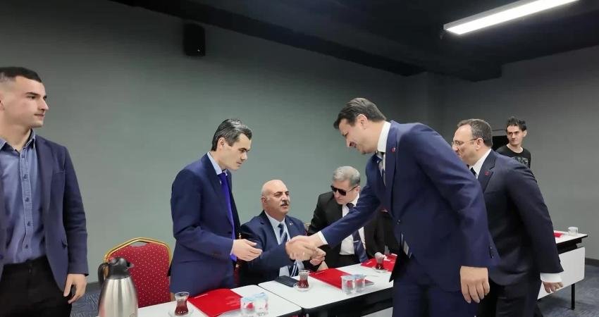 Saadet Partisi Genel Başkanı Mahmut Arıkan, partisinin düzenlediği çalıştayda iktidar