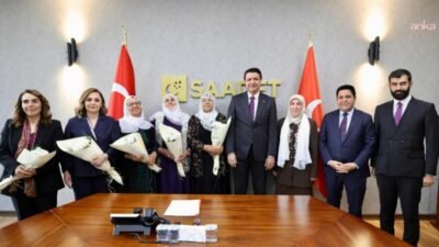 Saadet Partisi Genel Başkanı Mahmut Arıkan, Barış Anneleri İnisiyatifi üyeleriyle