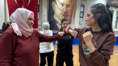 Maltepe Belediyesi tarafından düzenlenen eğitimde, ilçeli kadınlara uzman eğitmenler eşliğinde