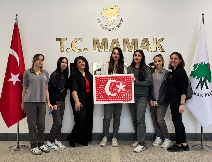 Mamak Belediyesi’nden öğrencilere sıfır atık ve geri dönüşüm eğitimi Mamak Belediyesi, çevre bilincini artırmak ve sıfır atık farkındalığını yaygınlaştırmak