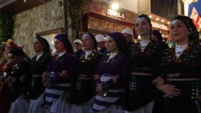 Manavgat Belediyesi tarafından düzenlenen Uluslararası Halk Dansları Festivali, Side Antik