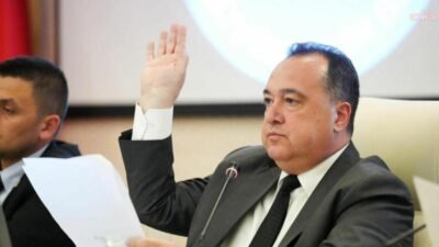 Manisa Büyükşehir Belediye Başkanı Besim Dutlulu, su faturalarında ortalama yüzde