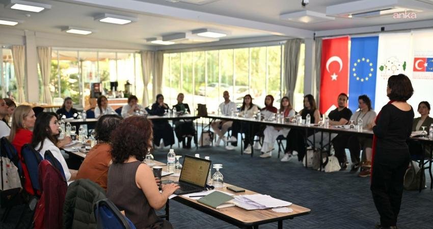 Manisa Büyükşehir Belediyesi ev sahipliğinde düzenlenen "Kadın Dostu Kentler Programı"