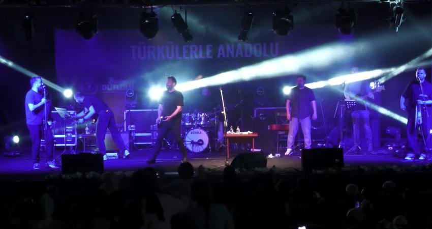 Manisa Büyükşehir Belediyesi tarafından düzenlenen “Türküler ile Anadolu” konser serisi,