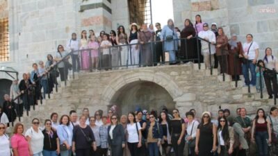 Manisa Büyükşehir Belediyesi’nin düzenlediği kültür gezileri kapsamında Manisalı vatandaşların Efes