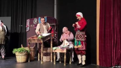 Marmaris Belediye Tiyatrosu’nun (MABET) yeni oyunu “Böyledir Bizim Sevdamız” ilk