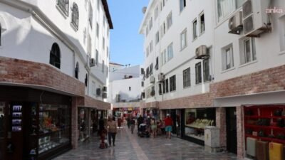 Marmaris Belediyesi’nin çarşı bölgesinde yürüttüğü kapsamlı yenileme çalışmaları tamamlanma aşamasına