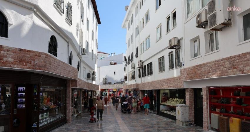Marmaris Belediyesi’nin çarşı bölgesinde yürüttüğü kapsamlı yenileme çalışmaları tamamlanma aşamasına