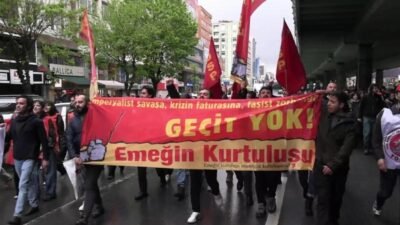 1 Mayıs'ı Taksim'de kutlamak için Mecidiyeköy Büyükdere Caddesi üzerinde buluşan