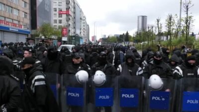 1 Mayıs'ı Taksim'de kutlamak için Mecidiyeköy'de toplanmaya çalışanlara polis biber