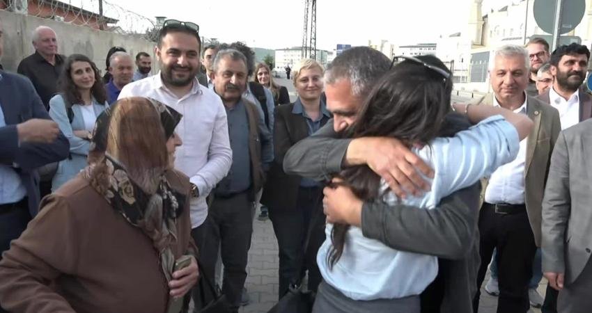 "Halkı yanıltıcı bilgiyi alenen yayma" suçlamasıyla tutuklu yargılanan BİRTEK-SEN Başkanı