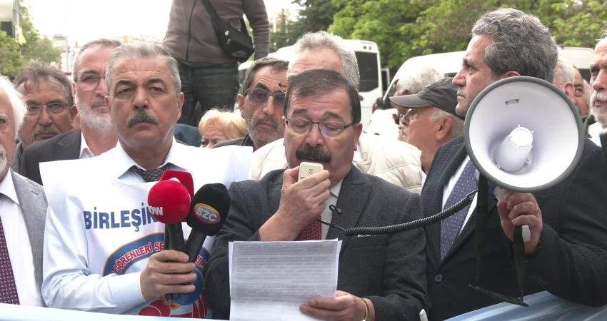 Emekliler, 2023 yılında memurlara verilen seyyanen zammın memur emeklilerine yansıtılmamasına