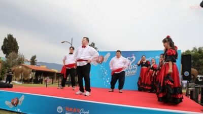 Menderes Belediyesi tarafından ilk kez düzenlenen Engelsiz Festivali, söyleşiler ve