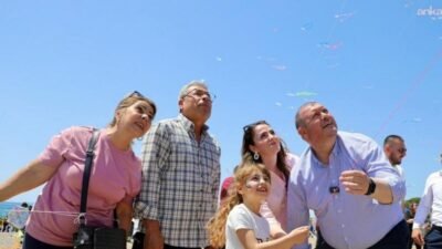 Menderes Belediyesi’nin düzenlediği 15. Geleneksel Uçurtma Festivali renkli görüntülere sahne