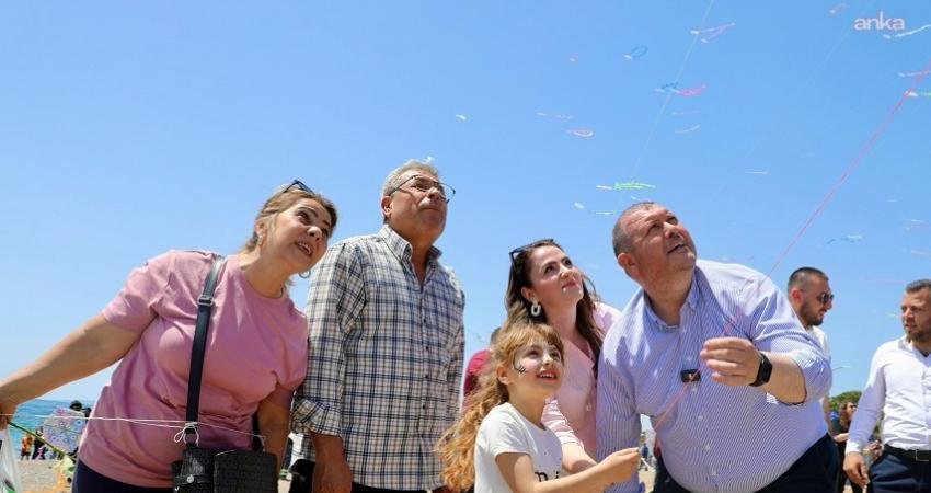 Menderes Belediyesi’nin düzenlediği 15. Geleneksel Uçurtma Festivali renkli görüntülere sahne