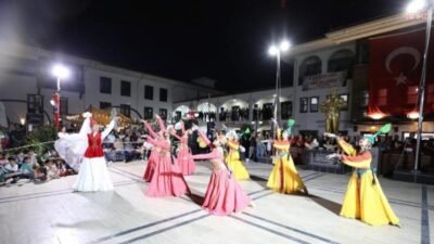 Menderes Belediyesi tarafından düzenlenen Mandalina Çiçeği Festivali, iki gün boyunca