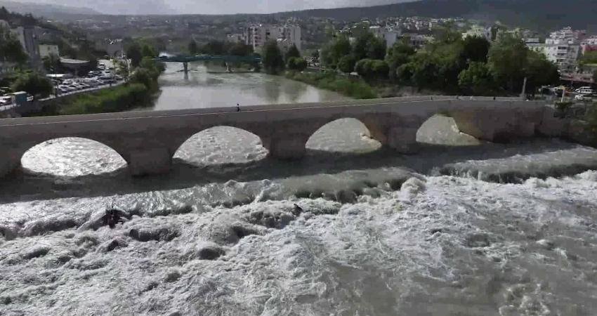 Türkiye Belediyeler Birliği ve Mersin Büyükşehir Belediye Başkanı Vahap Seçer,