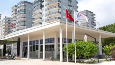 Mersin Büyükşehir Belediyesi’nin farklı ilçelerde hizmete sunduğu Emekli Evleri, emeklilerin