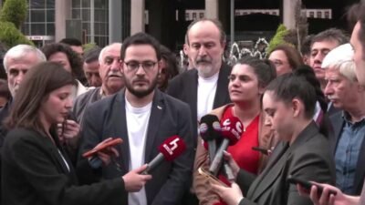 Gazeteci Alican Uludağ hakkındaki tahliye kararının ardından meslektaşları Ankara Adliyesi