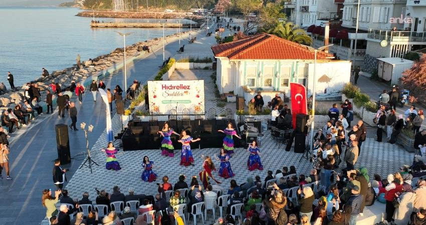 Baharın gelişini simgeleyen Hıdırellez, Tirilye’de coşkuyla kutlandı. Mudanya Belediye Başkanı