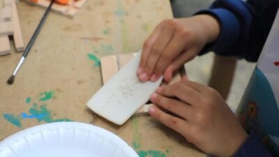 Muğla Büyükşehir Belediyesi’nin kadınların marangozluk, sıhhi tesisat, elektrik ve boyama