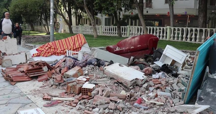 Muğla’nın Menteşe ilçesinde Yankı Kumpanya tiyatro ekibi tarafından hazırlanan ve