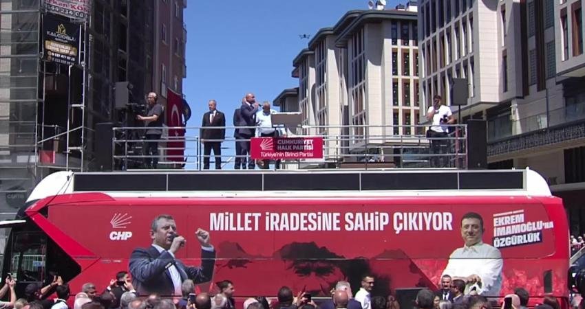 CHP'nin Rize'de düzenlediği "Millet İradesine Sahip Çıkıyor" mitinginde konuşan Muharrem