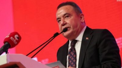 Görevden uzaklaştırılan tutuklu Antalya Büyükşehir Belediye Başkanı Muhittin Böcek, oğlu