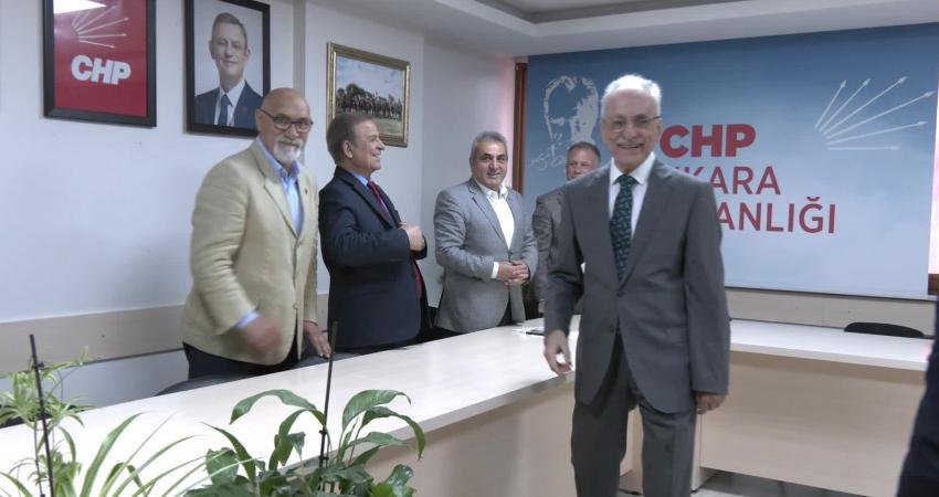 Murat Karayalçın: “Bizim üzerimizde baskı arttıkça yurttaşlar yanımızda yer alıyor” Eski SHP Genel Başkanı Murat Karayalçın, CHP Ankara İl Başkanlığı’nı