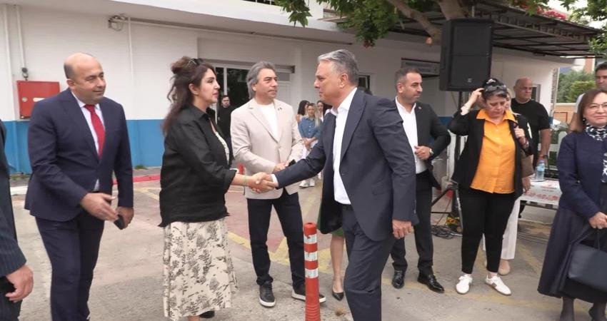 Muratpaşa Belediye Başkanı Ümit Uysal, Kurban Bayramı öncesinde belediye çalışanlarıyla