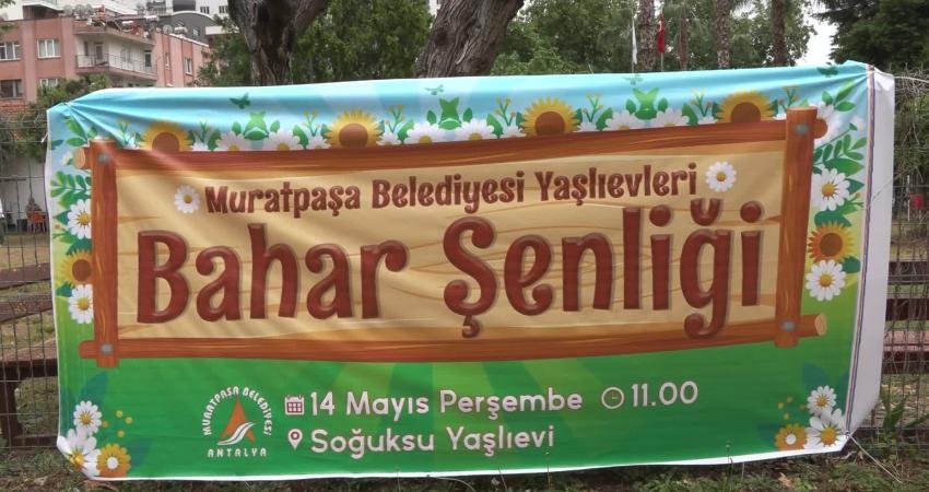 Muratpaşa Belediyesi’nin yaşlı evleri üyeleri, Soğuksu Yaşlı Evi’nde düzenlenen bahar