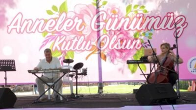 Muratpaşa Belediyesi, Anneler Günü dolayısıyla Ziya Gökalp Parkı’nda renkli bir