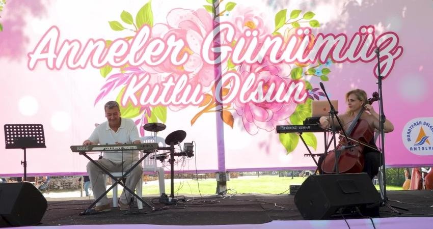 Muratpaşa Belediyesi, Anneler Günü dolayısıyla Ziya Gökalp Parkı’nda renkli bir