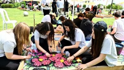 Muratpaşa Belediyesi’nin bu yıl ikincisini düzenlendiği "Çiçek Desenleri Günleri" başladı.