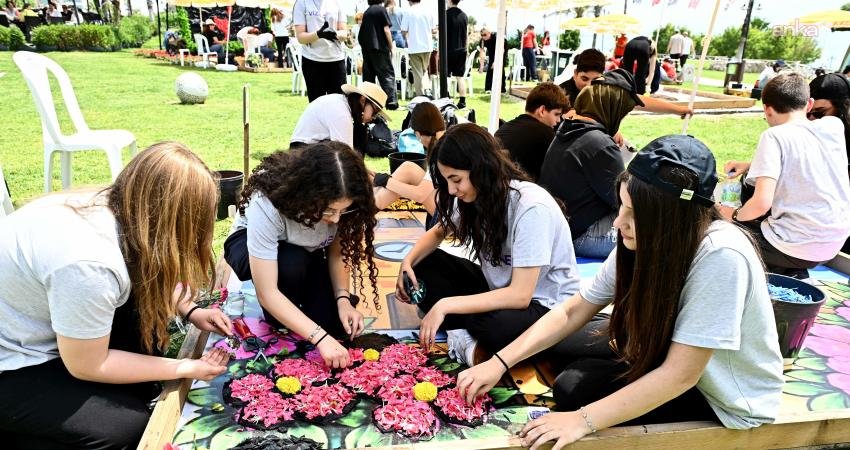 Muratpaşa Belediyesi’nin bu yıl ikincisini düzenlendiği "Çiçek Desenleri Günleri" başladı.