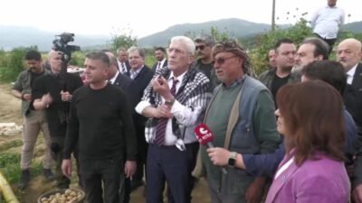 İYİ Parti Genel Başkanı Müsavat Dervişoğlu, İzmir’in Ödemiş ilçesinde patates