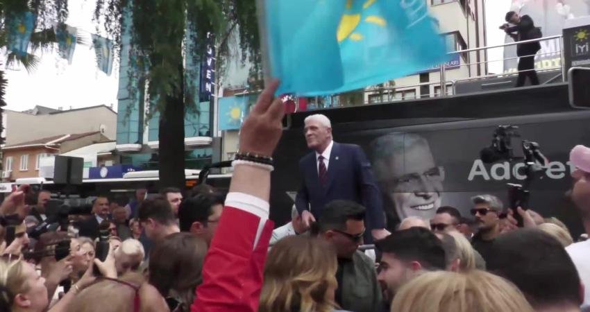 İYİ Parti Genel Başkanı Müsavat Dervişoğlu, İzmir’in Ödemiş ilçesinde pazar