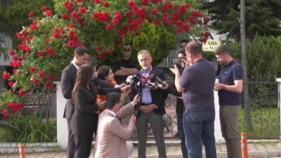 CHP Ordu Milletvekili Mustafa Adıgüzel, Kemal Kılıçdaroğlu'nun evinin önünde yaptığı