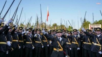 Kara Harp Okulu mezuniyet töreninde "Mustafa Kemal’in askerleriyiz" sloganı nedeniyle