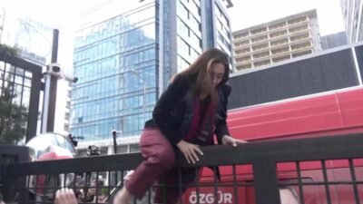 CHP Genel Merkezi’nin tahliye edileceği iddiaları üzerine bina önünde gerginlik