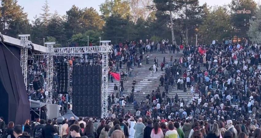 ODTÜ, 37. Uluslararası Bahar Şenliği etkinlikleri sırasında bir grup öğrenci