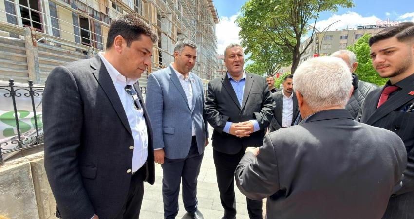 Kırşehir’de esnaf ziyareti yapan CHP Niğde Milletvekili Ömer Fethi Gürer,