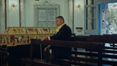 İş insanı ve sanat koleksiyoncusu Orlando Carlo Calumeno’nun kendi anıt